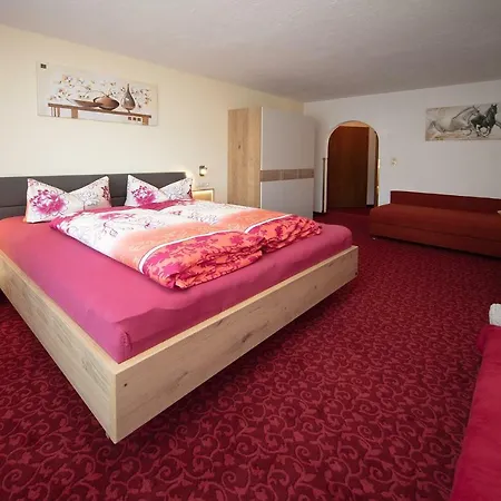 فندق مبيت وإفطار Gaestehaus Marco 3*