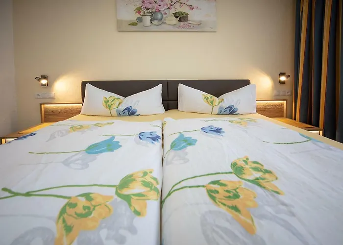 לינה וארוחת בוקר Gaestehaus Marco